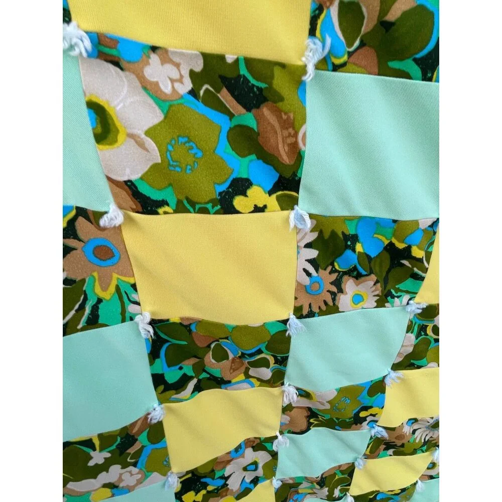 Vintage 1960s Groovy Floral Patchwork Tied Quilt 75x68" - Picture 14 of 16